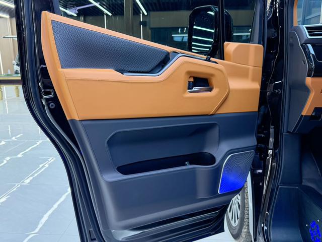 Toyota HiAce 2025 thumb 7