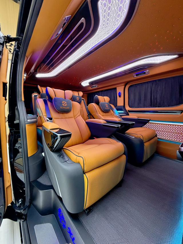 Toyota HiAce 2025 thumb 12