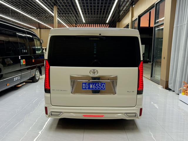 Toyota HiAce 2024 thumb 3