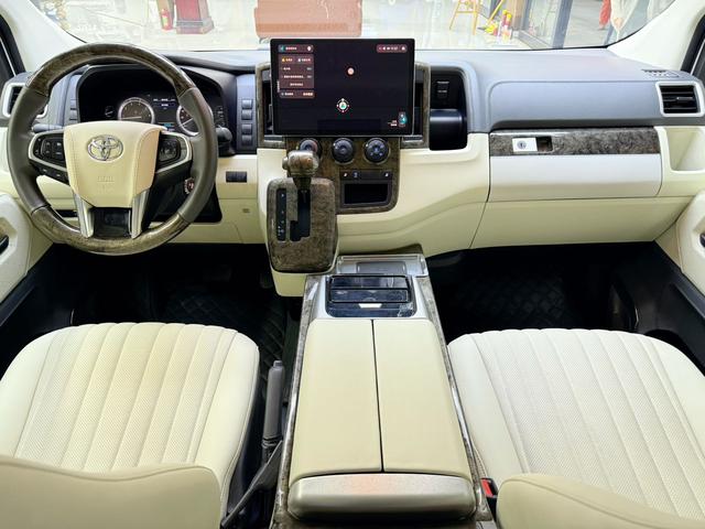 Toyota HiAce 2024 thumb 5