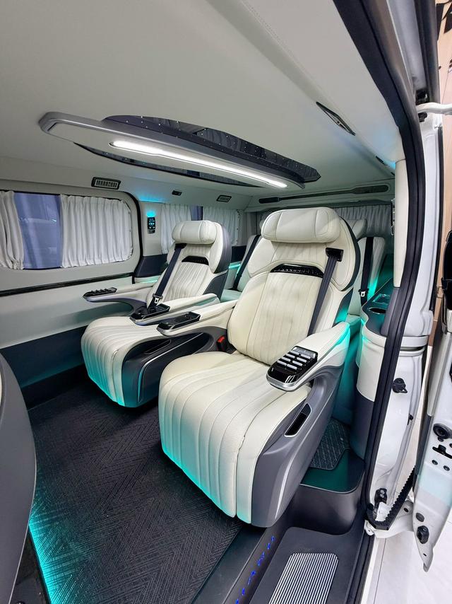 Toyota HiAce 2024 thumb 9