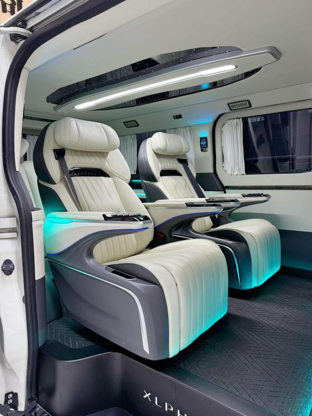 Toyota HiAce 2024 thumb 11