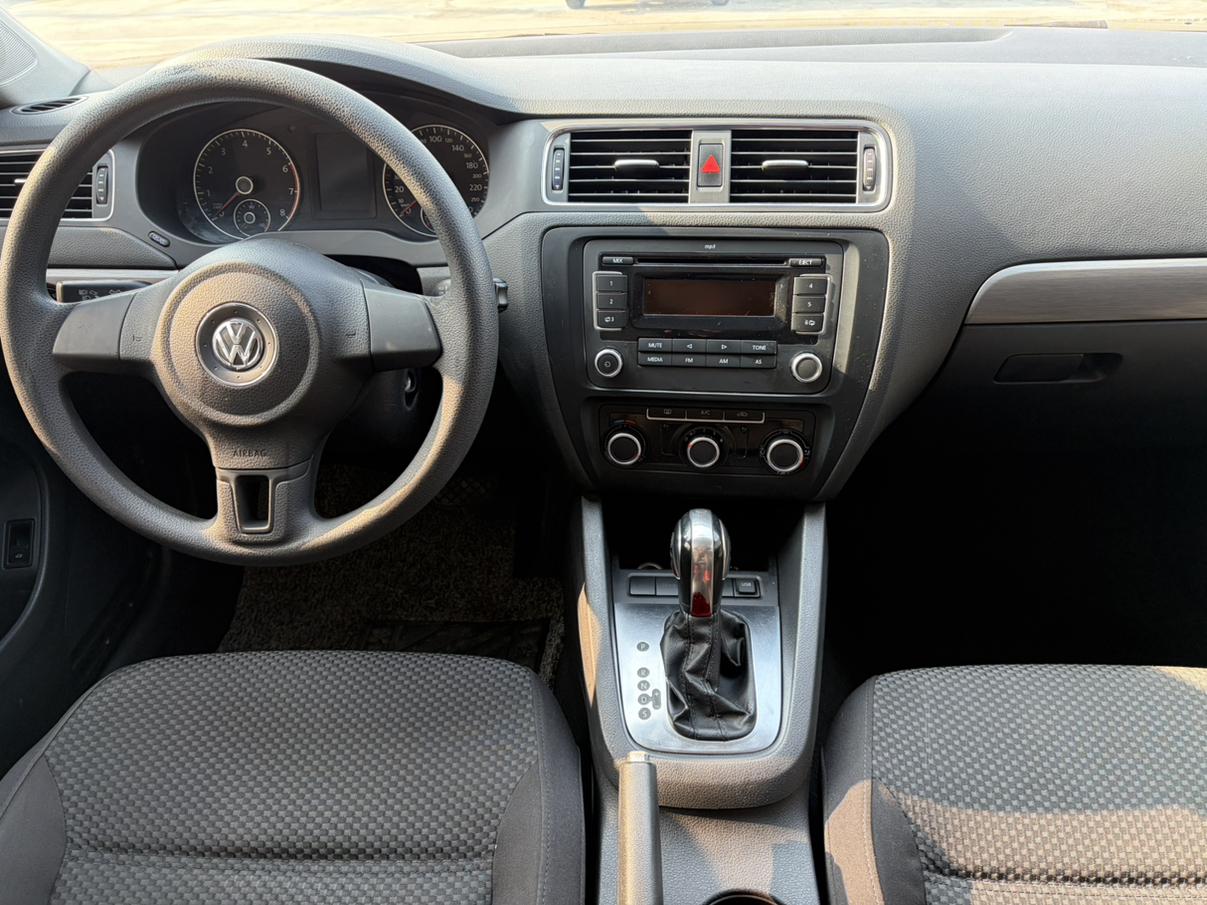 Volkswagen Sagitar 2013 thumb 5
