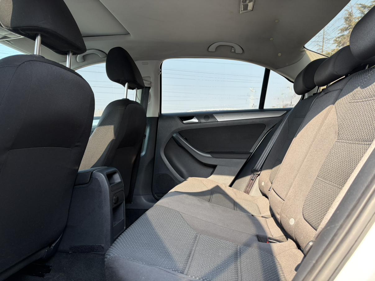 Volkswagen Sagitar 2013 thumb 7