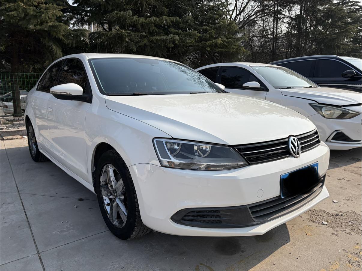 Volkswagen Sagitar 2013 thumb 10
