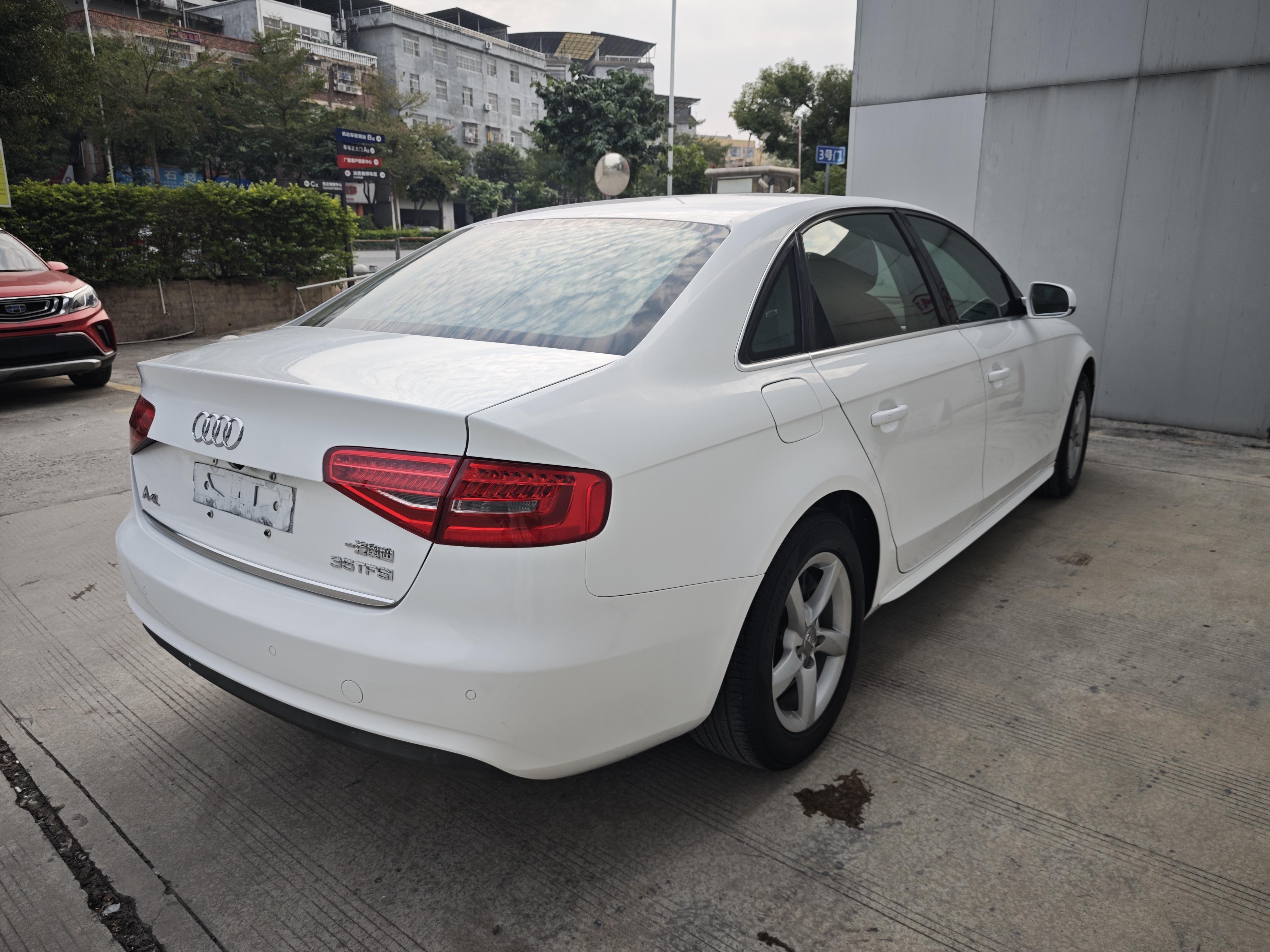 Audi A4 2014 thumb 4