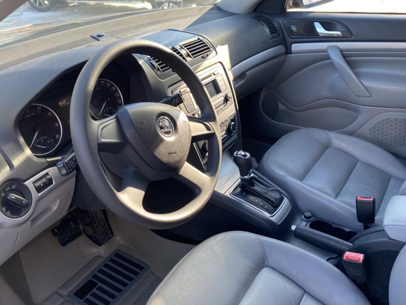Skoda Octavia 2014 thumb 6