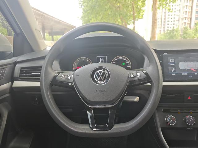 Volkswagen Lavida XR 2022 thumb 5