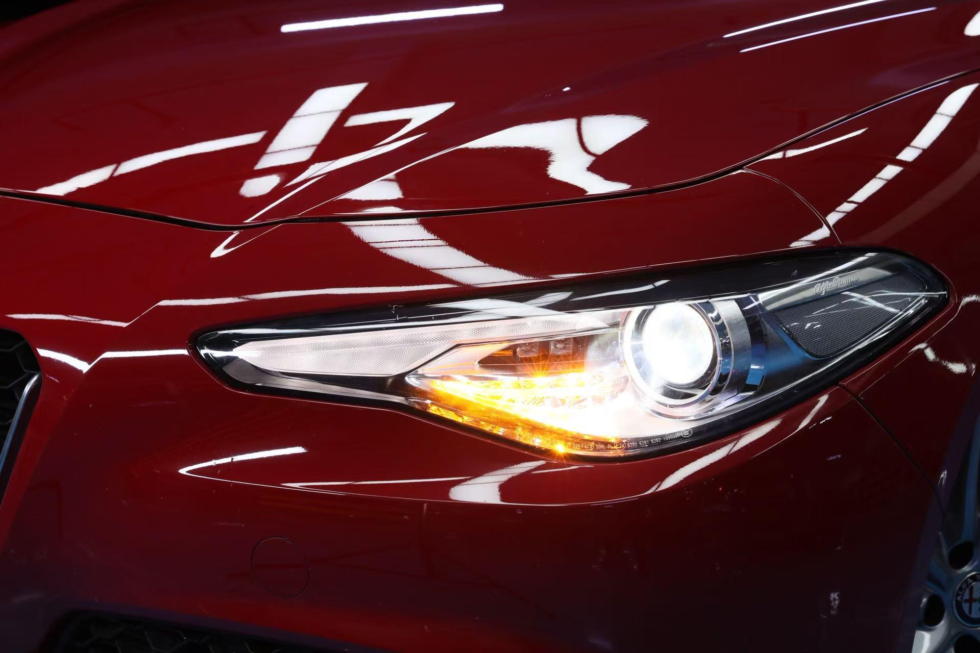 Alfa Romeo Giulia 2017 thumb 3