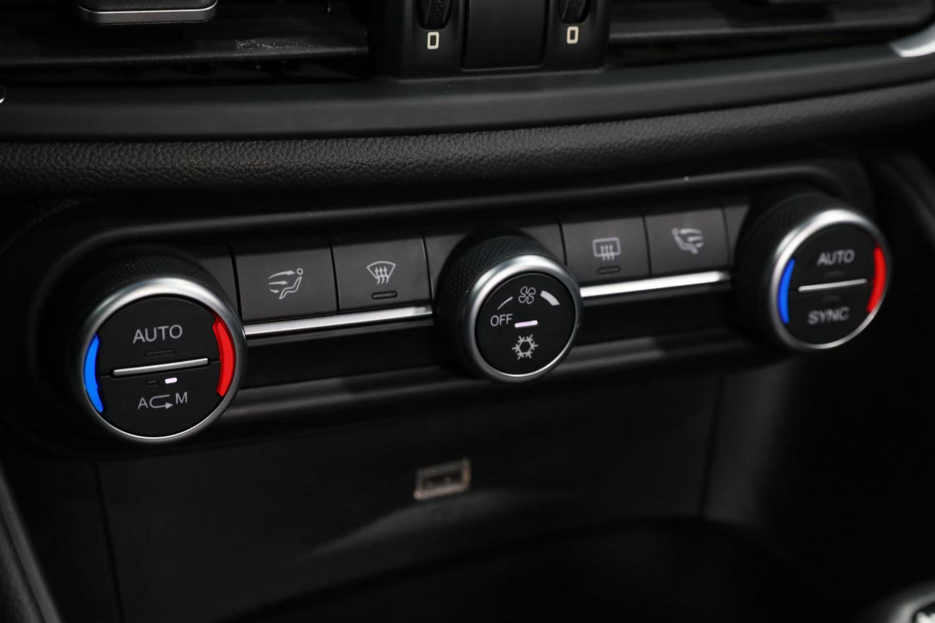 Alfa Romeo Giulia 2017 thumb 7