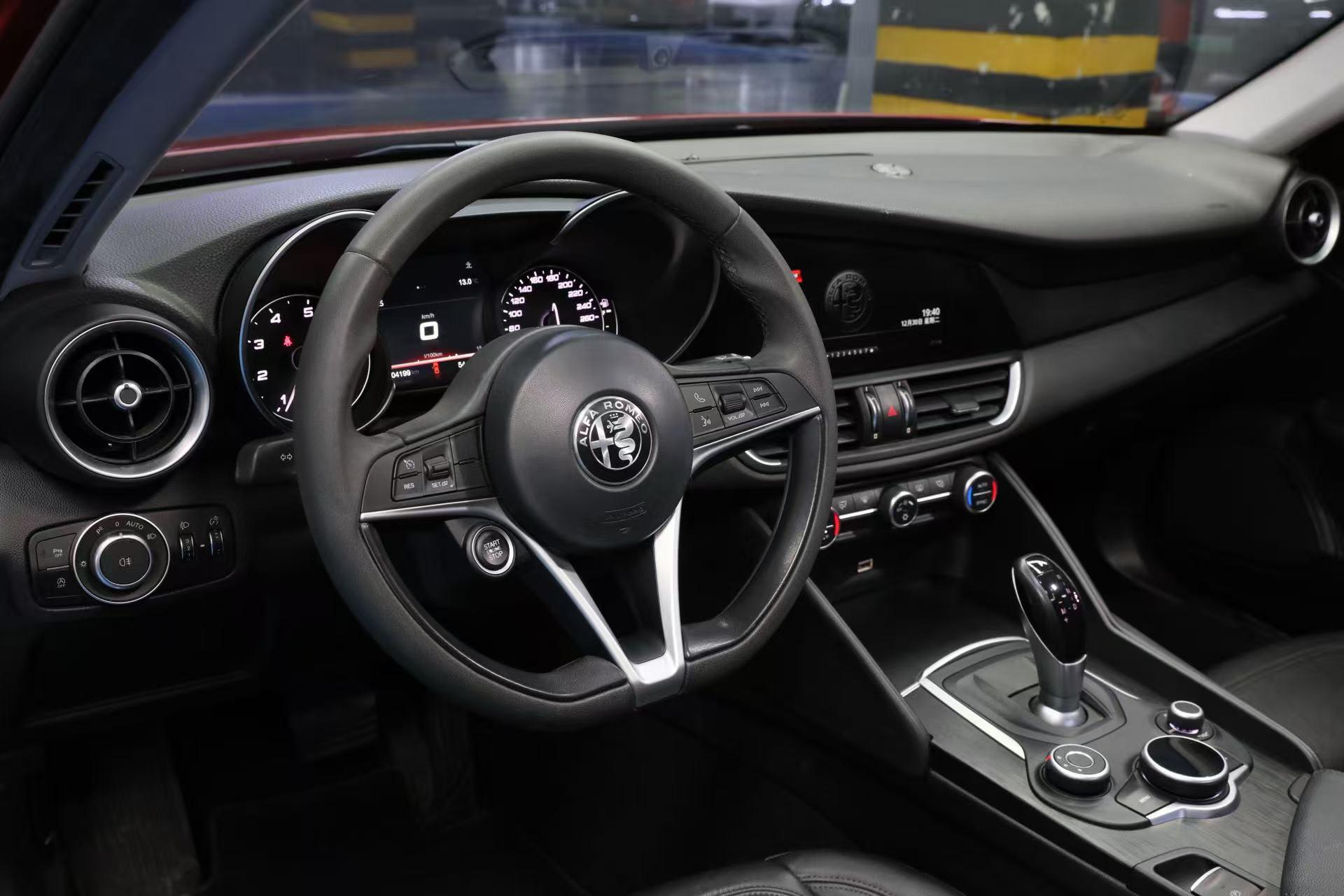Alfa Romeo Giulia 2017 thumb 9