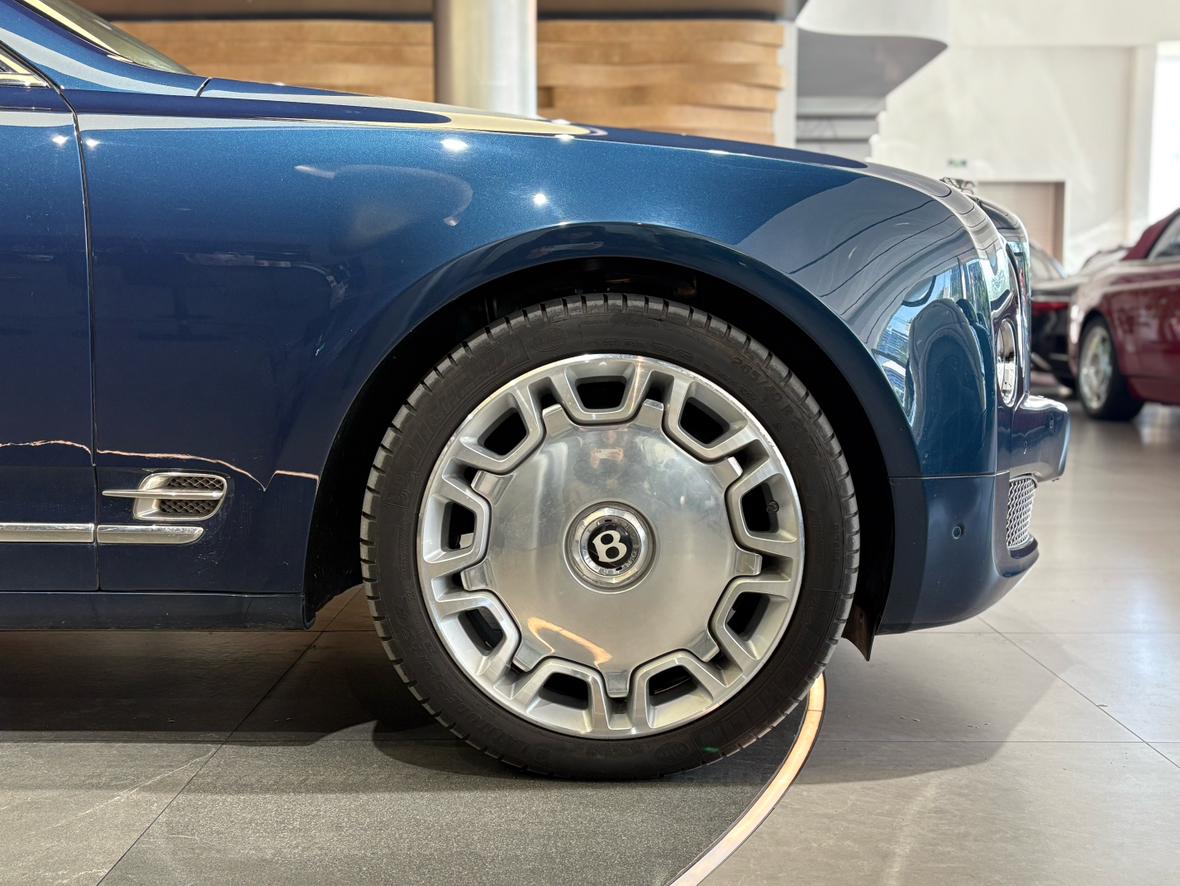 Bentley Mu Shang 2013 thumb 3