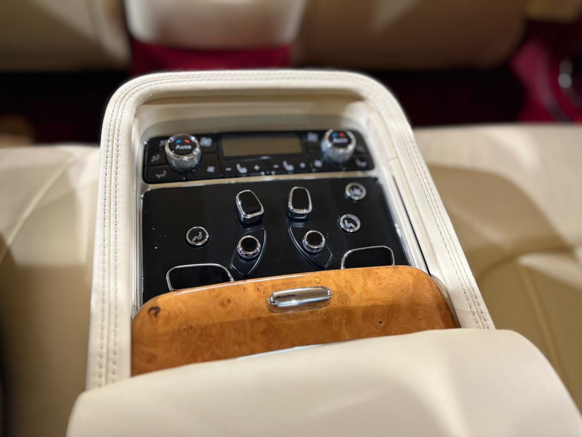 Bentley Mu Shang 2013 thumb 10