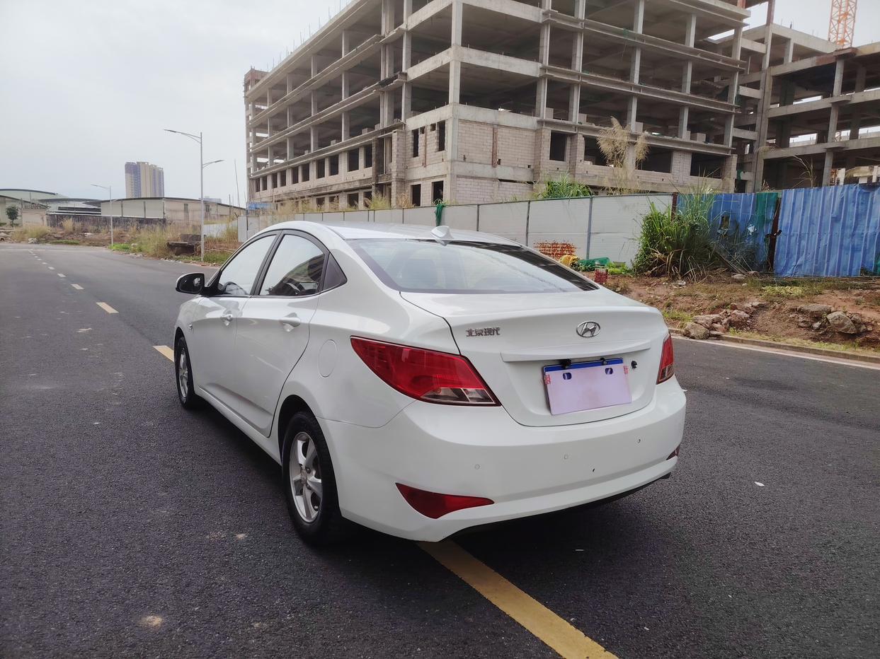 Hyundai Solaris 2016 thumb 2