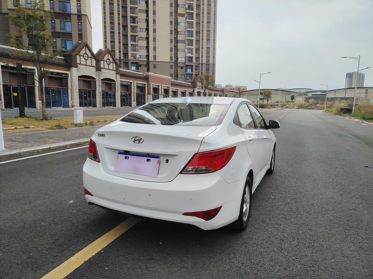 Hyundai Solaris 2016 thumb 4