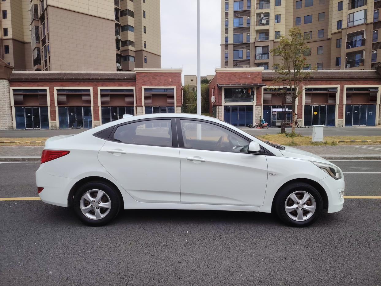 Hyundai Solaris 2016 thumb 5