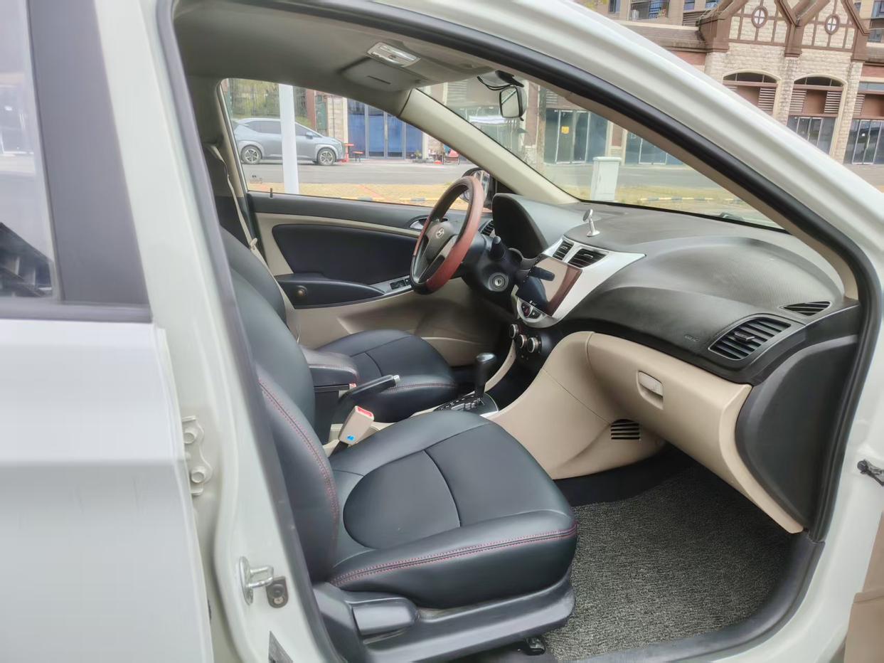 Hyundai Solaris 2016 thumb 6