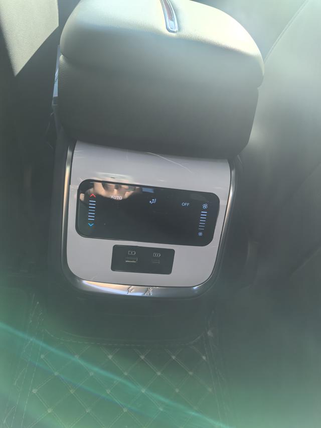 Hongqi HS7 2024 thumb 6