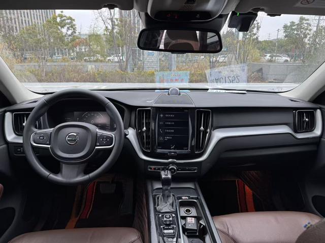 Volvo XC60 2020 thumb 4