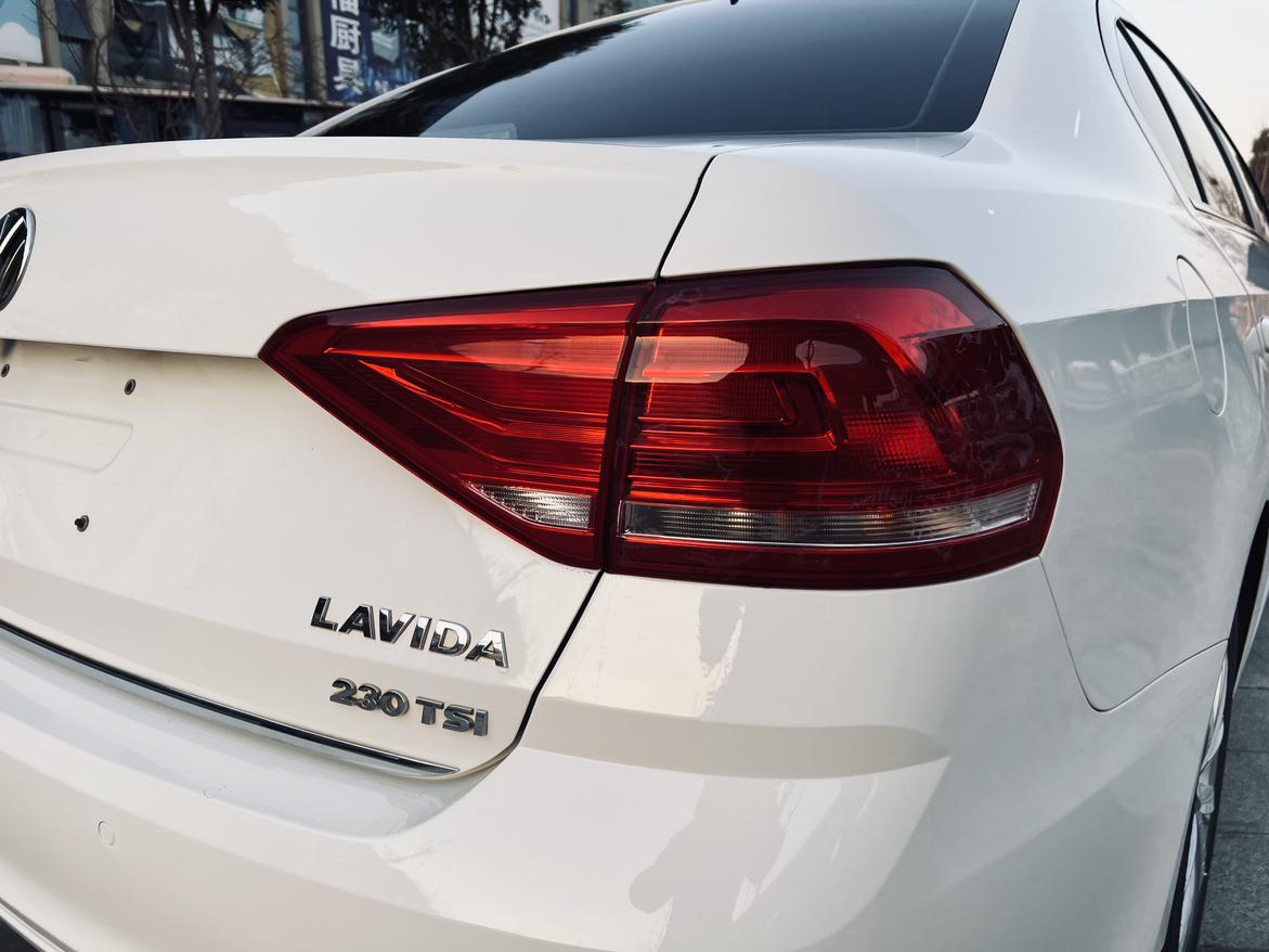 Volkswagen Lavida XR 2017 thumb 5