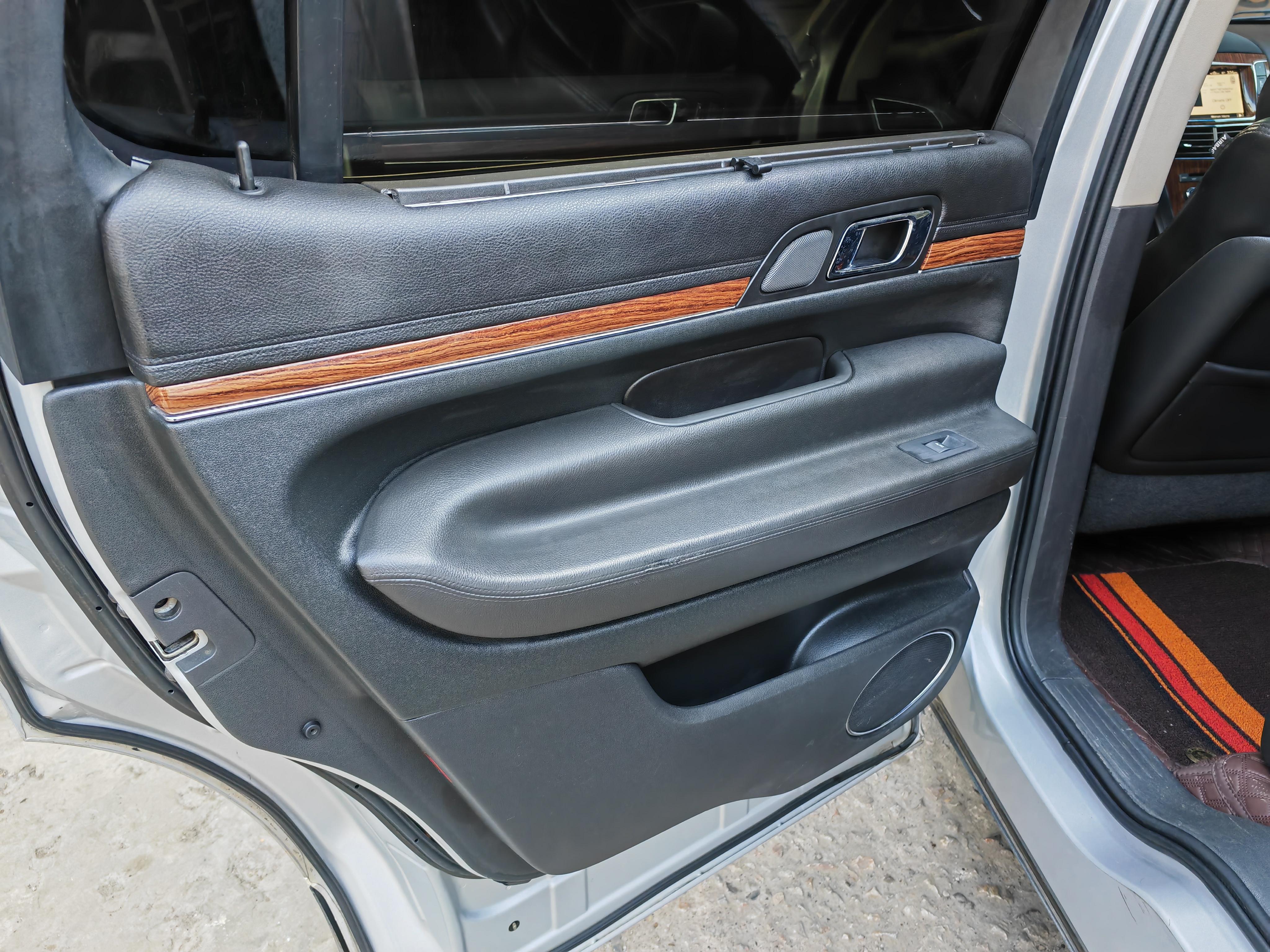 Lincoln MKT 2011 thumb 7