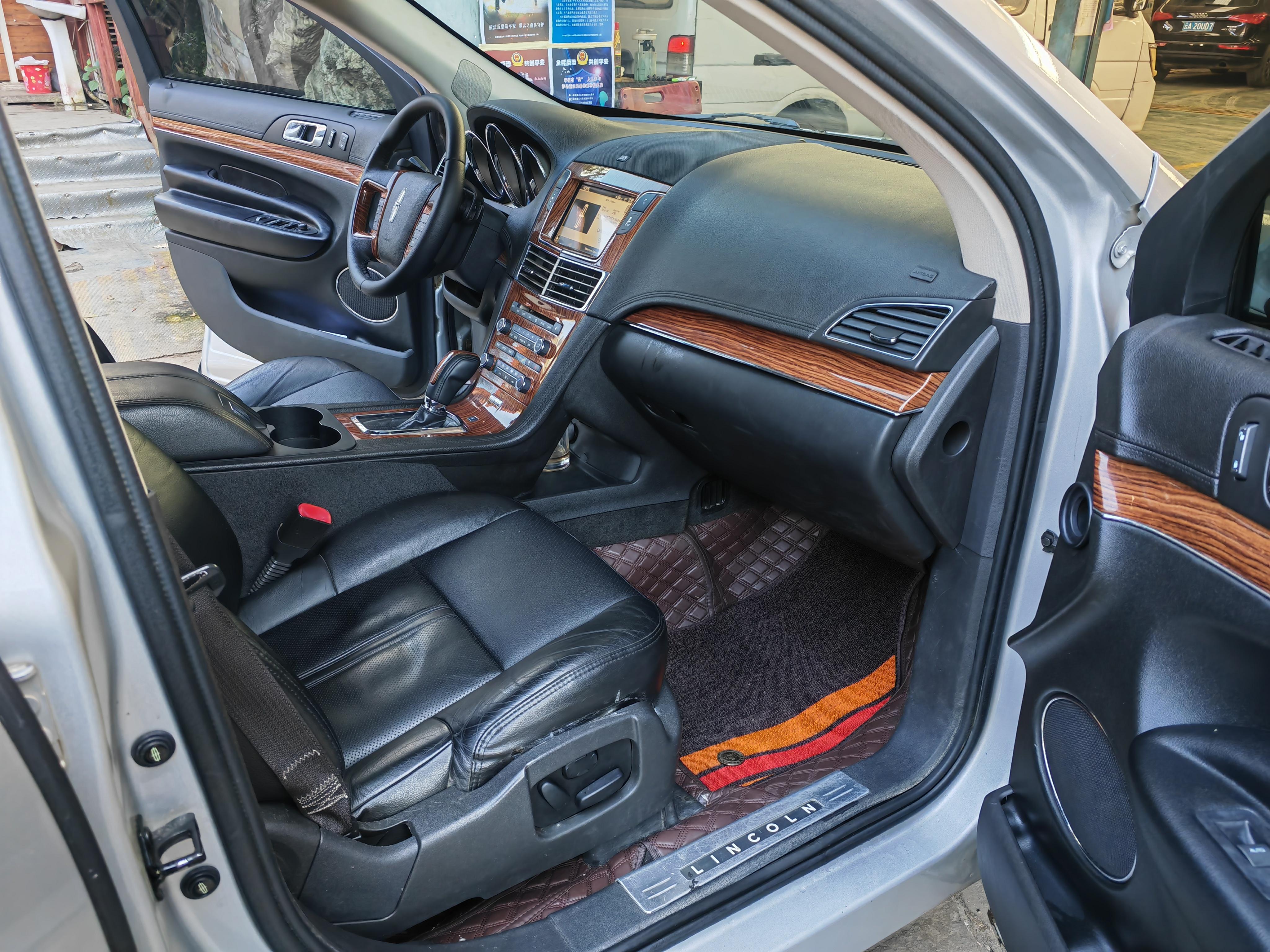 Lincoln MKT 2011 thumb 10
