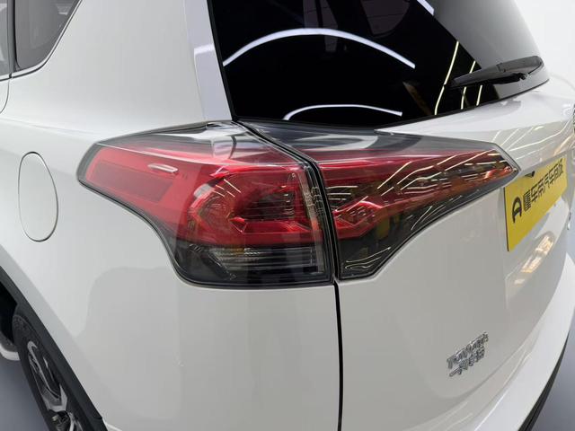 Toyota RAV4 2017 thumb 11