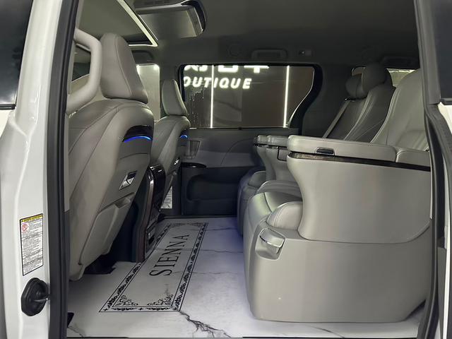 Toyota Sienna 2019 thumb 2