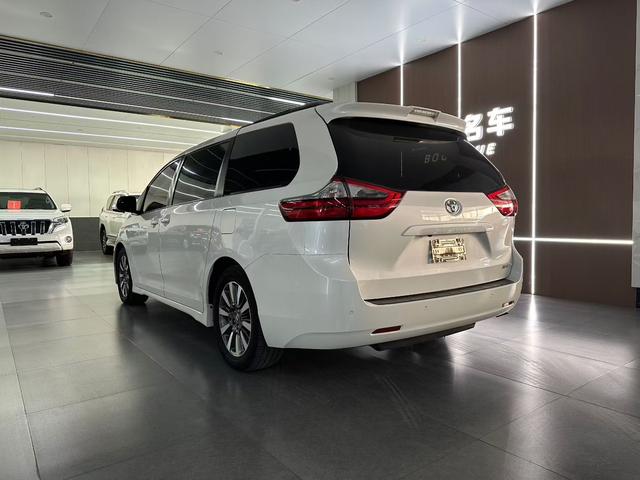 Toyota Sienna 2019 thumb 4