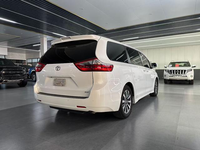 Toyota Sienna 2019 thumb 6