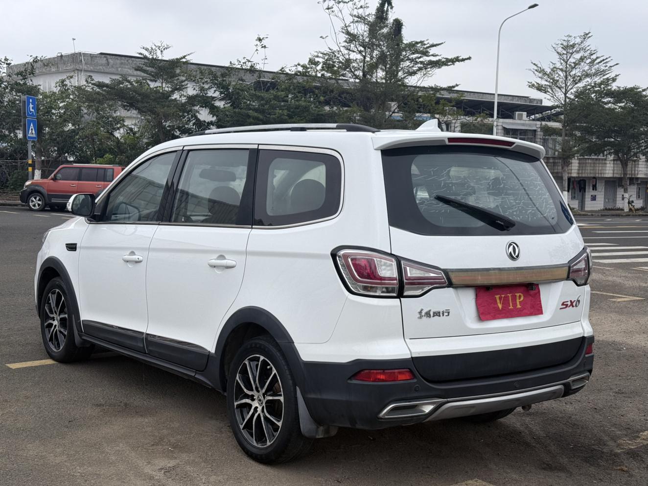 Dongfeng Fengxing SX6 2017 thumb 2