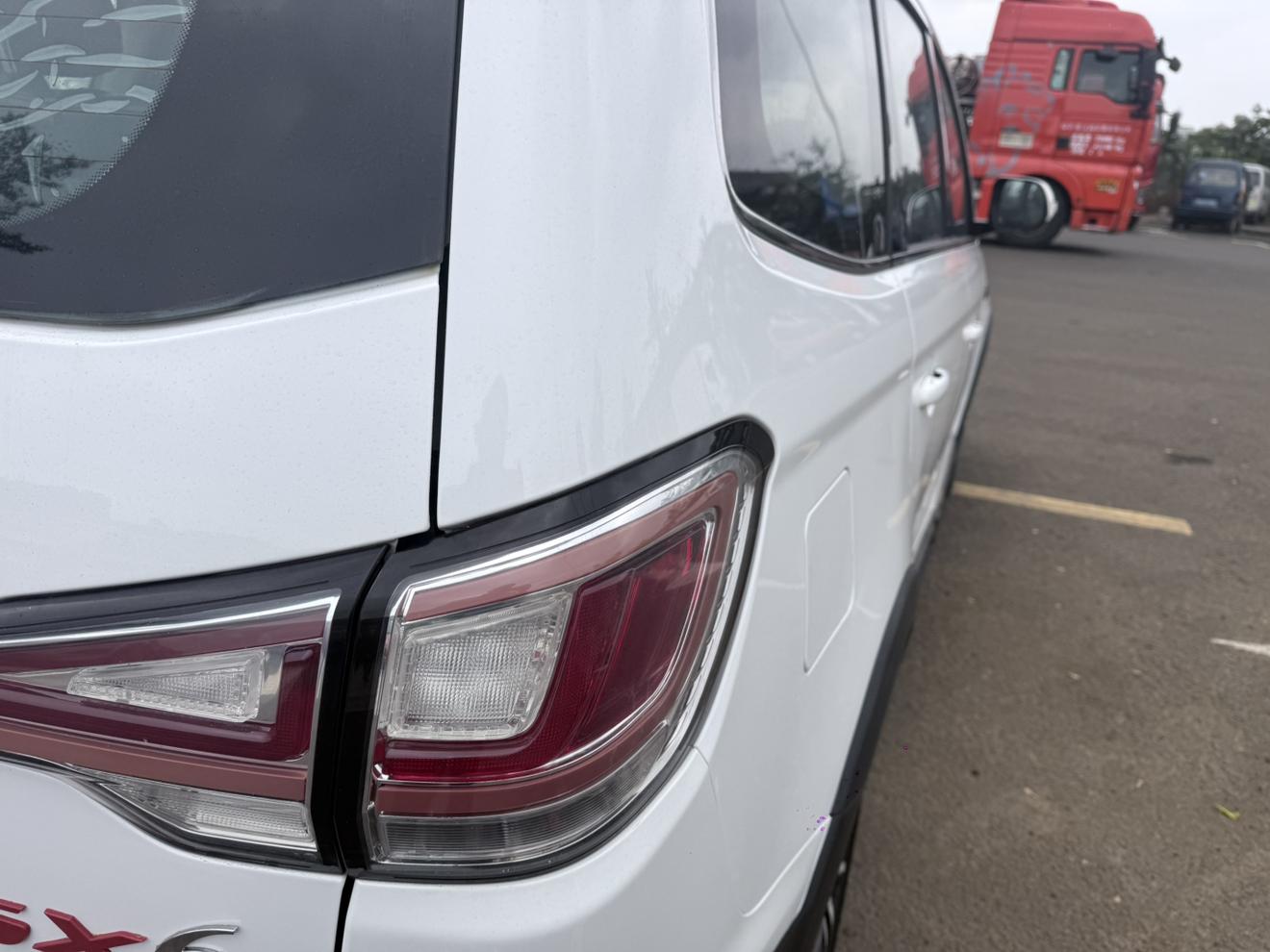 Dongfeng Fengxing SX6 2017 thumb 9