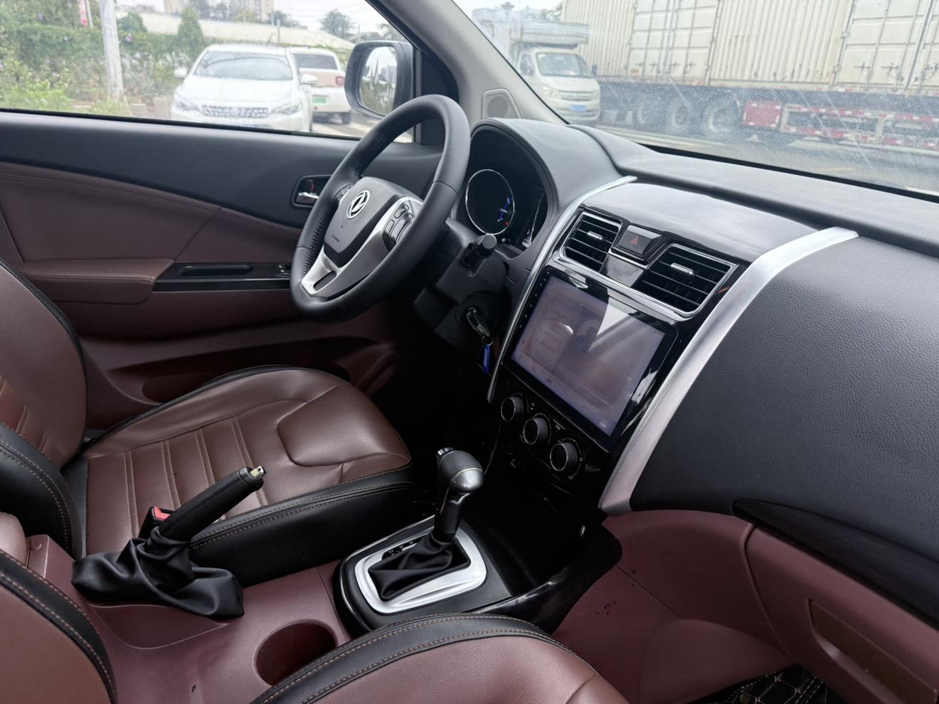 Dongfeng Fengxing SX6 2017 thumb 11