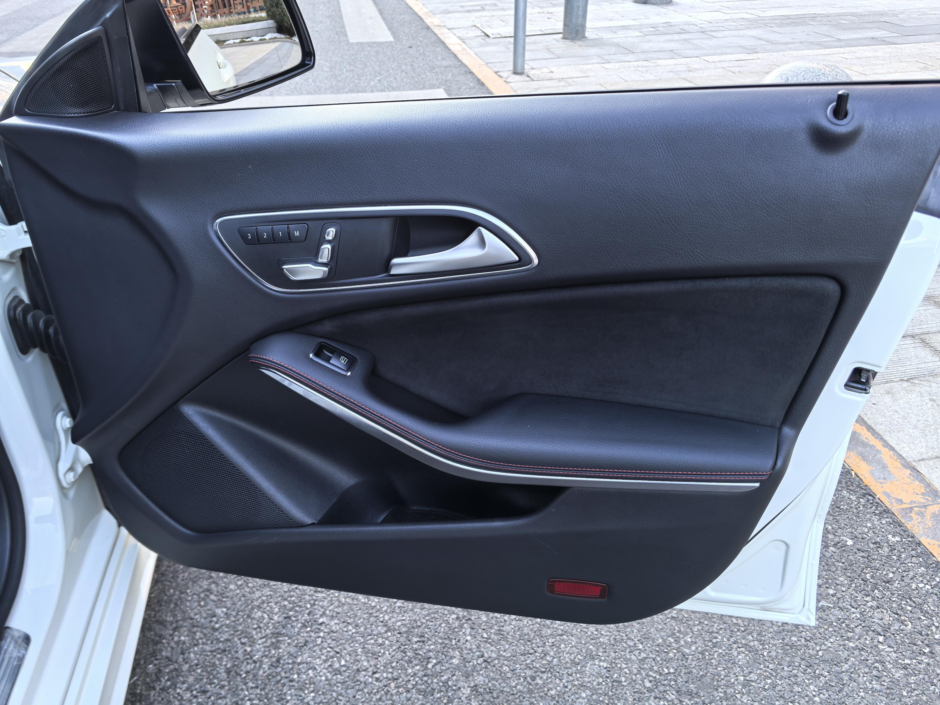 Mercedes-Benz CLA 2017 thumb 10