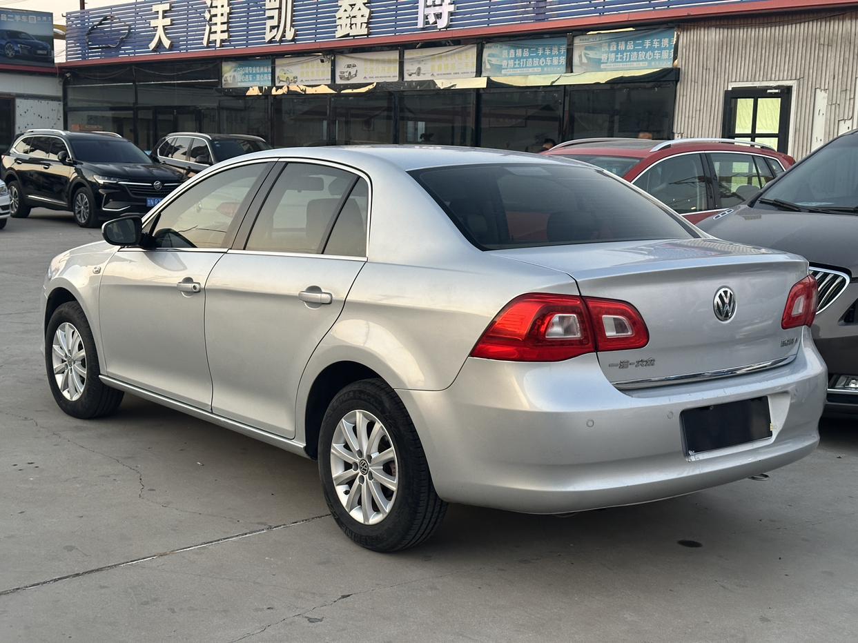 Volkswagen Bora 2011 thumb 2