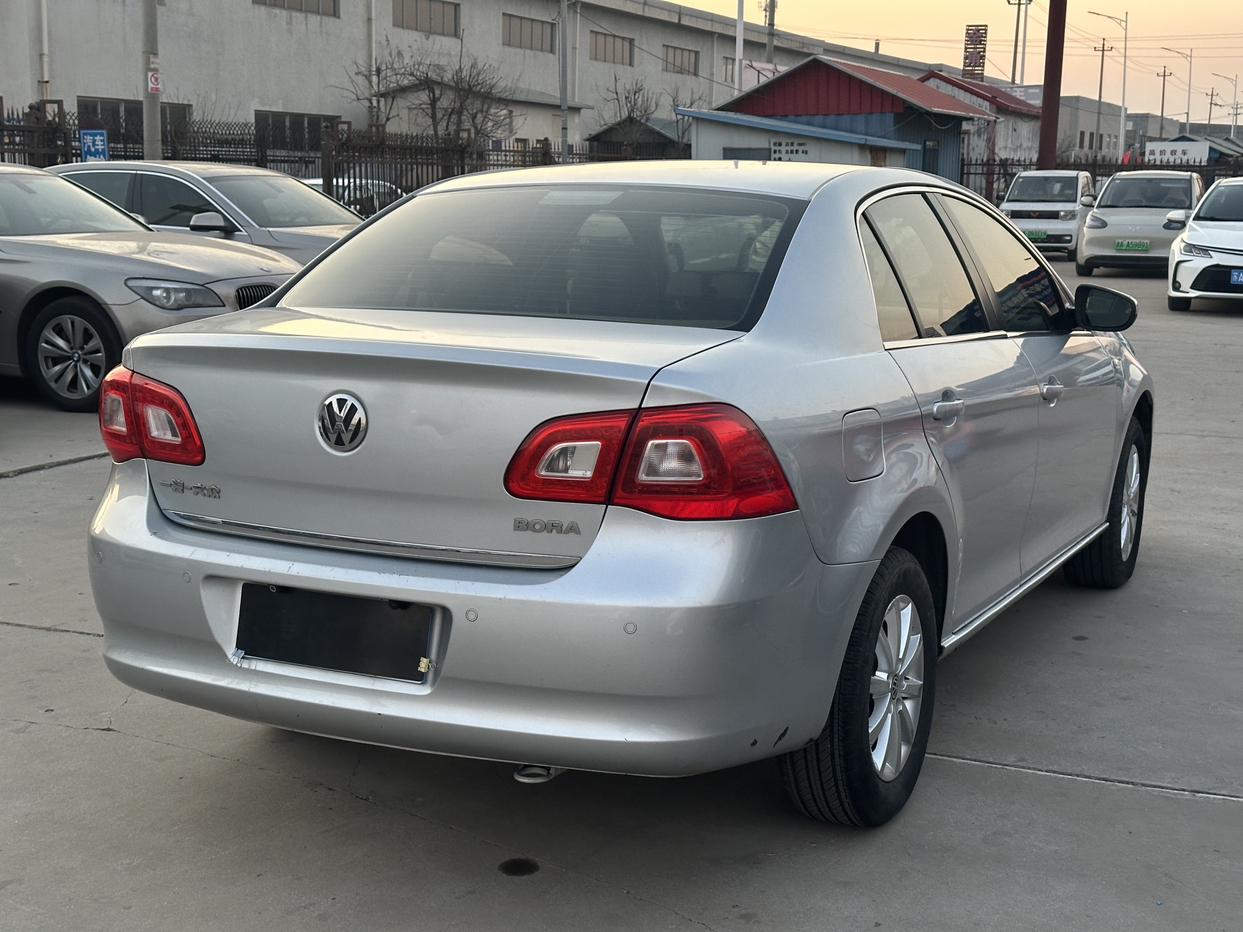 Volkswagen Bora 2011 thumb 3