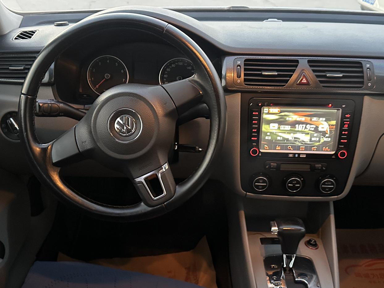 Volkswagen Bora 2011 thumb 6