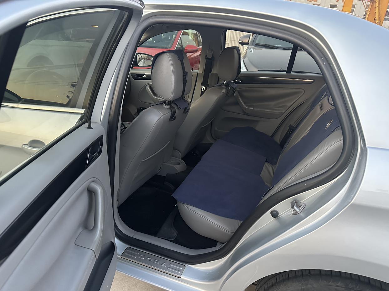 Volkswagen Bora 2011 thumb 9