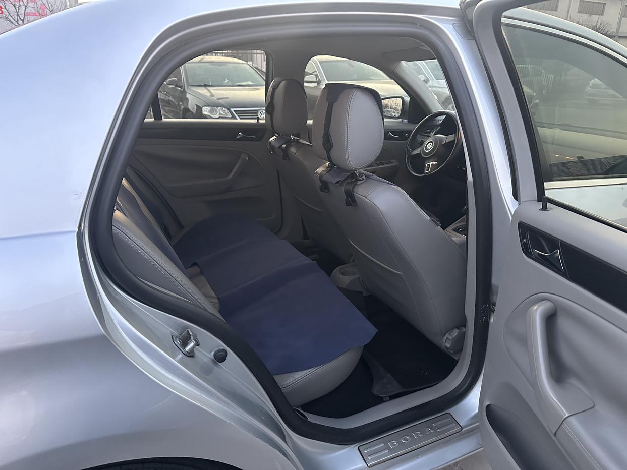 Volkswagen Bora 2011 thumb 11