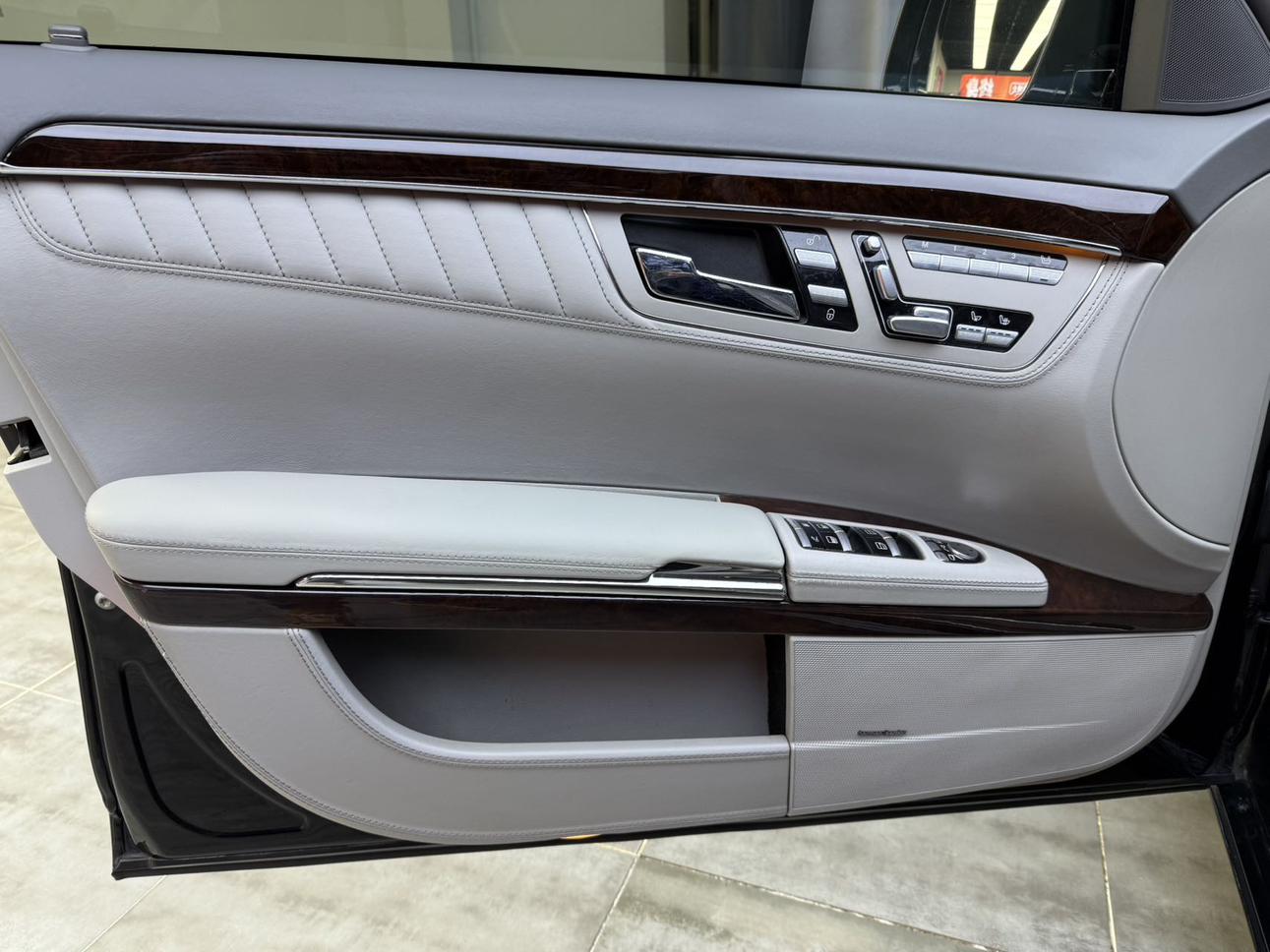 Mercedes-Benz S-Class 2011 thumb 9