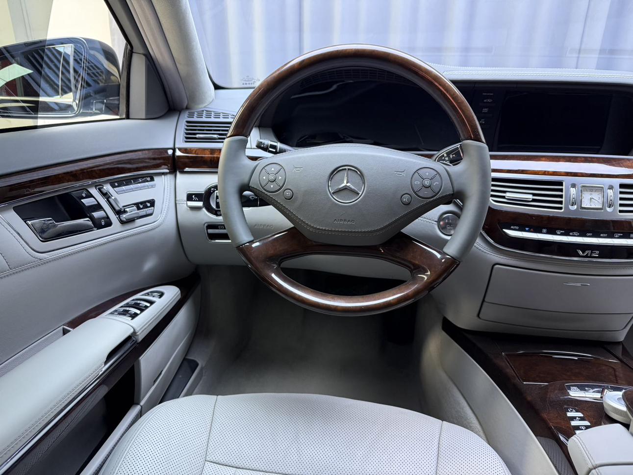 Mercedes-Benz S-Class 2011 thumb 11