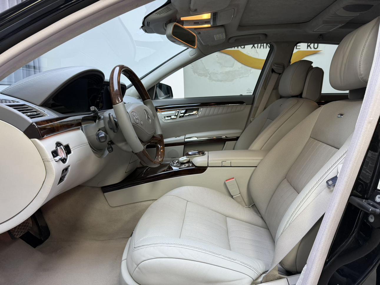 Mercedes-Benz S-Class 2011 thumb 12