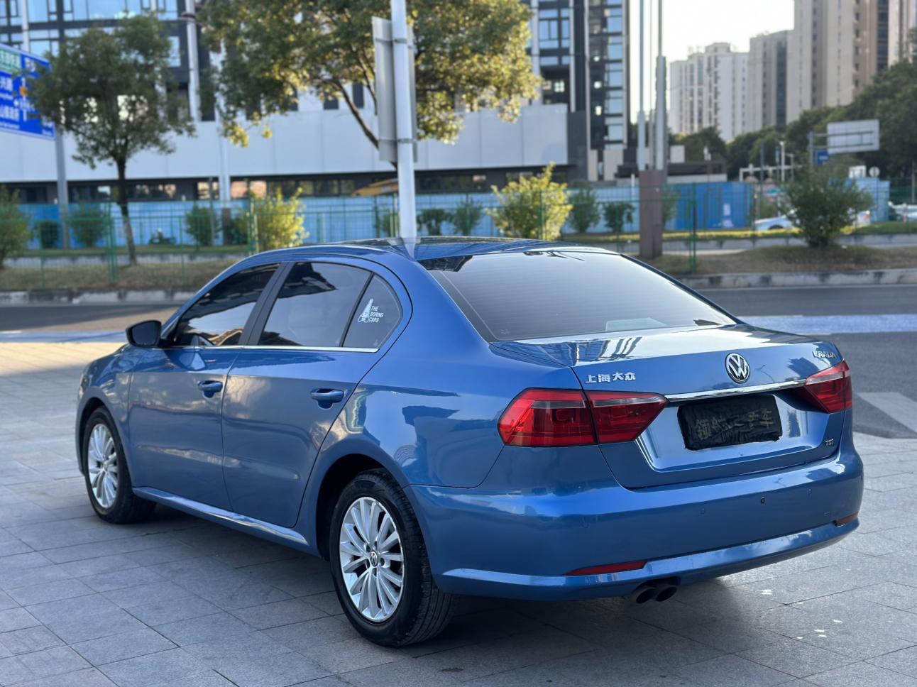 Volkswagen Lavida XR 2014 thumb 3