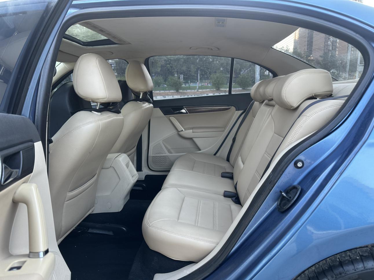 Volkswagen Lavida XR 2014 thumb 8