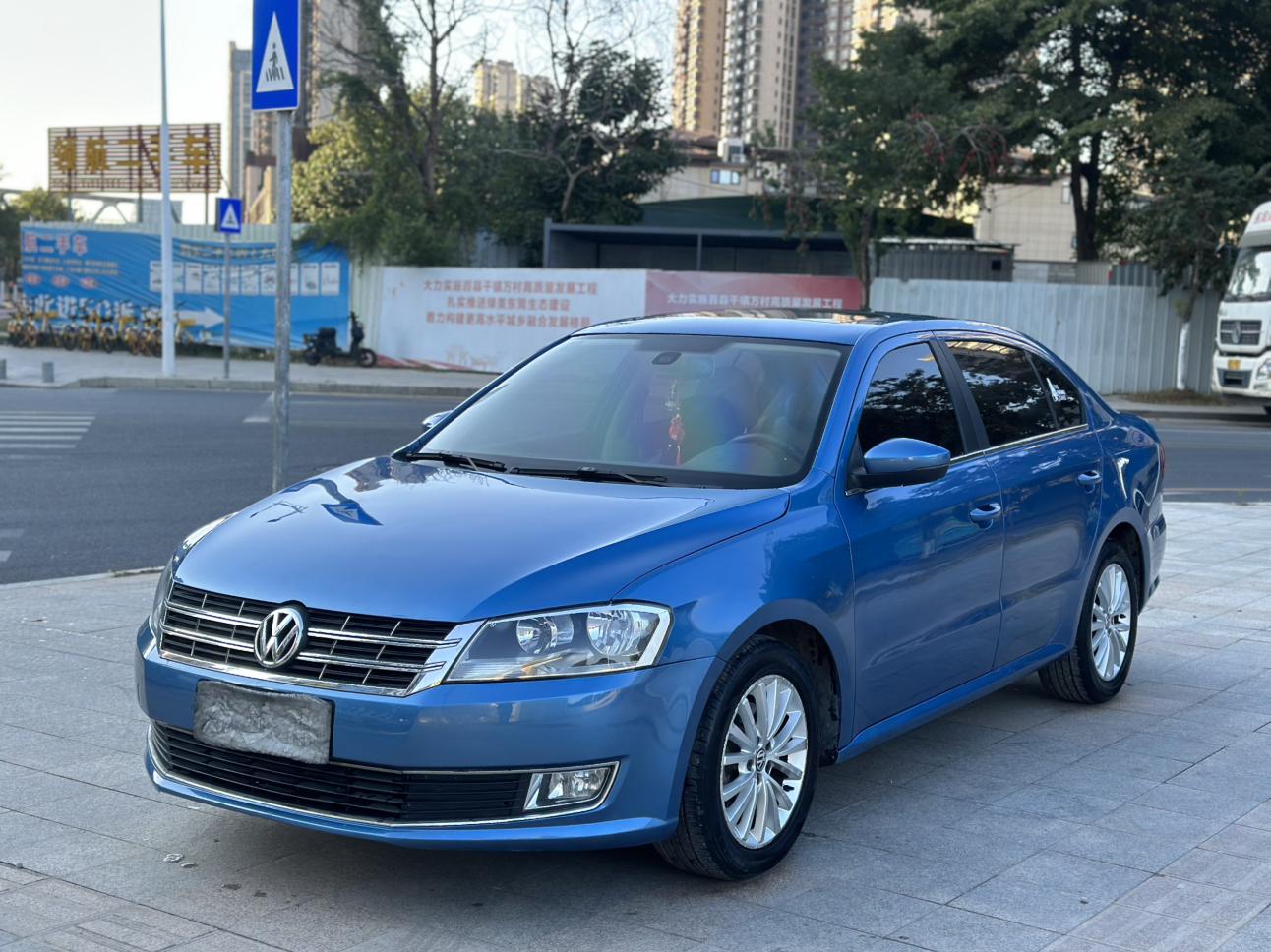 Volkswagen Lavida XR 2014 thumb 9