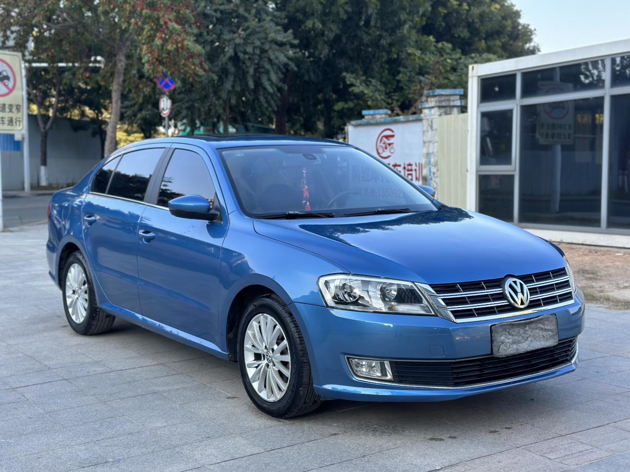 Volkswagen Lavida XR 2014 thumb 11