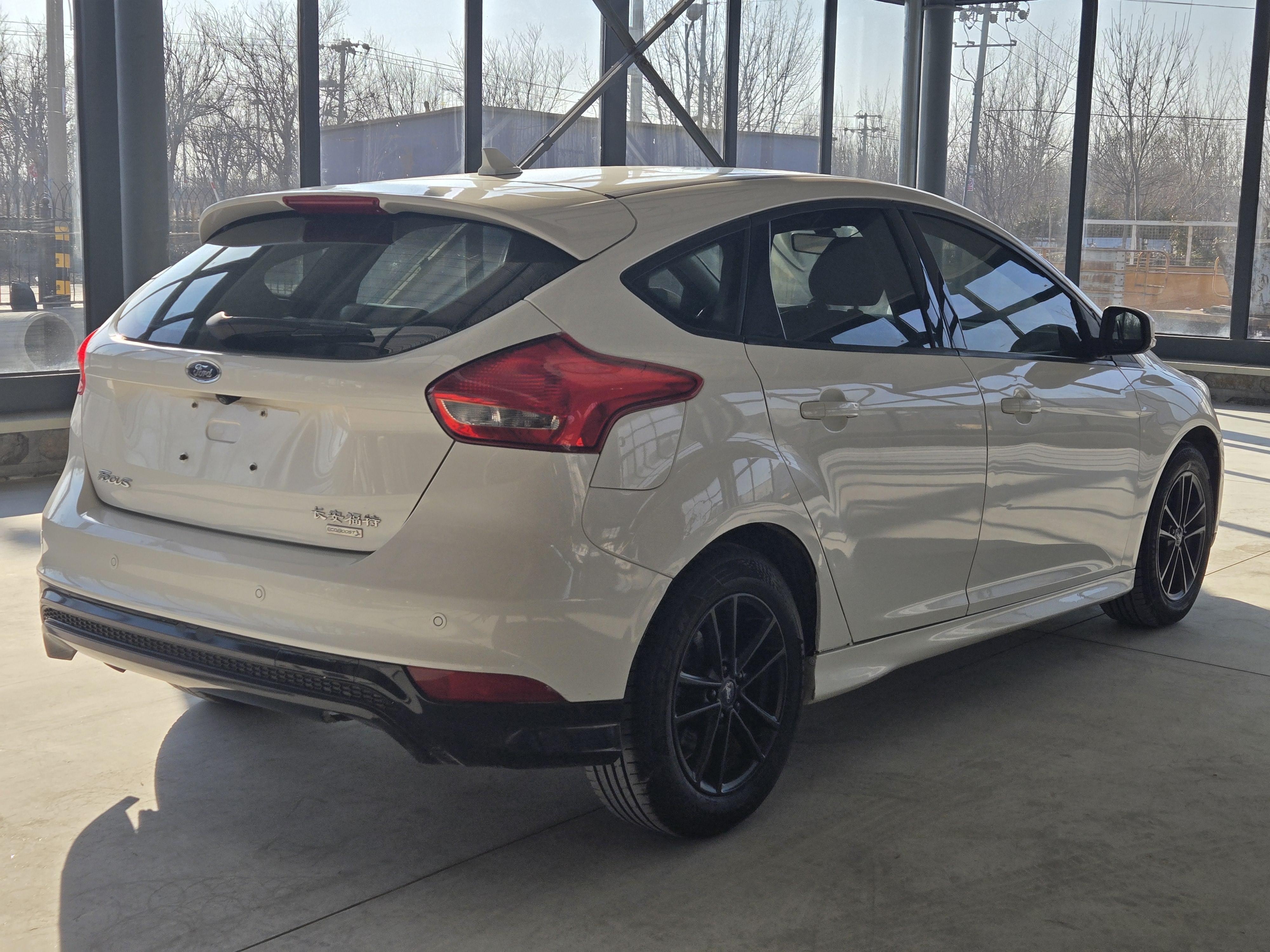 Ford Focus ST 2017 thumb 4