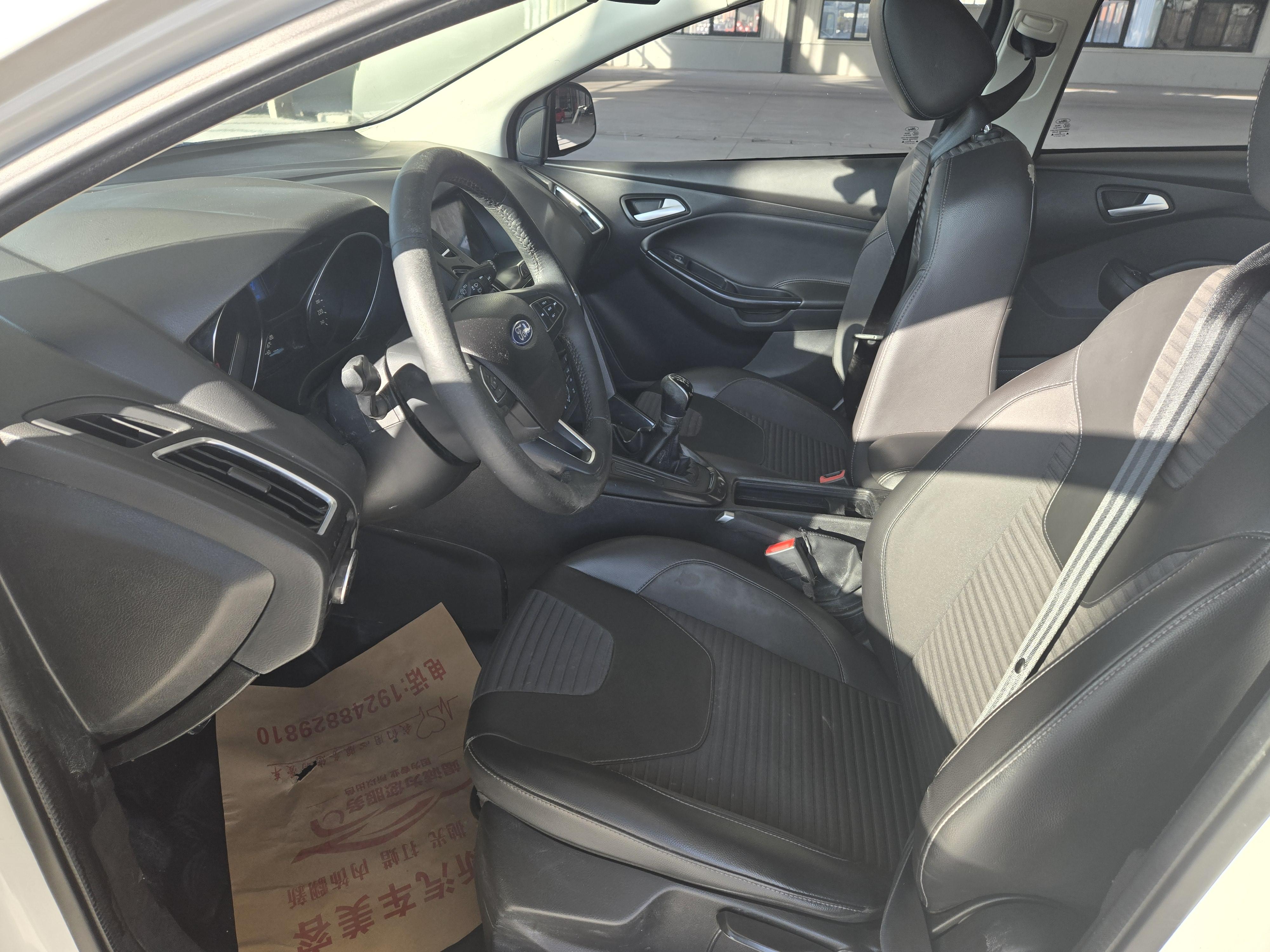 Ford Focus ST 2017 thumb 6