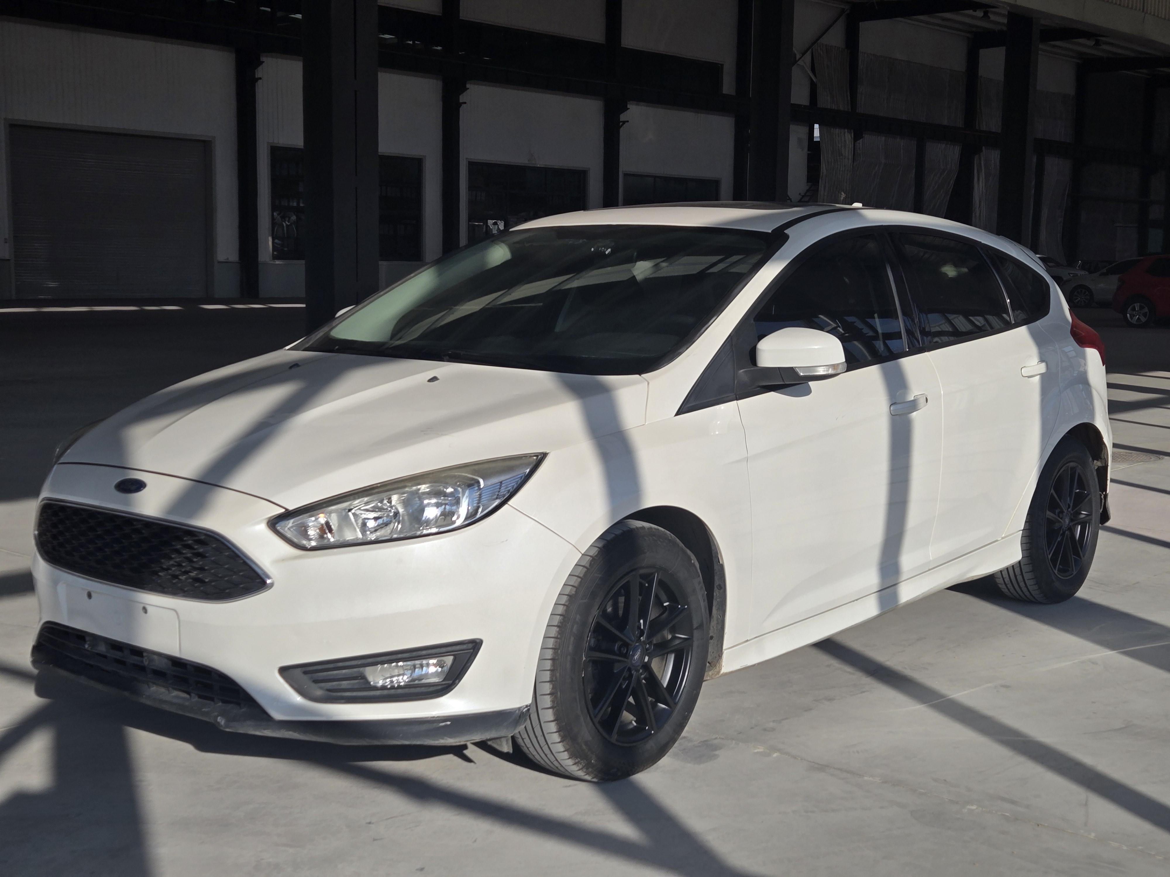 Ford Focus ST 2017 thumb 8