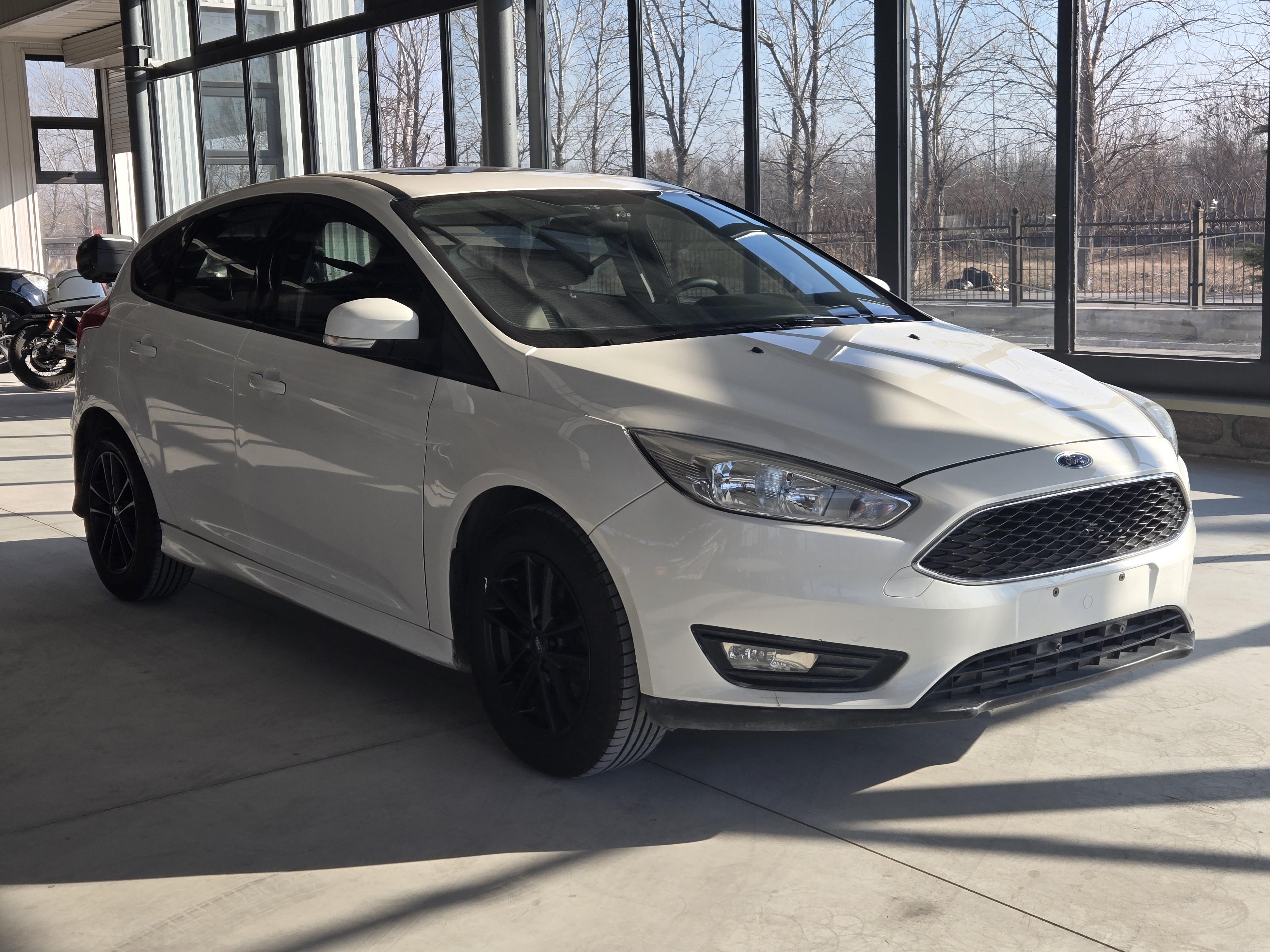 Ford Focus ST 2017 thumb 10